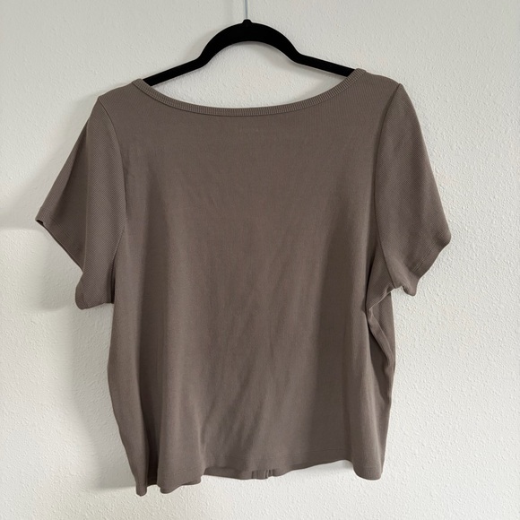 Old Navy Ribbed Women's Taupe Button-Up T-Shirt - Picture 3 of 3